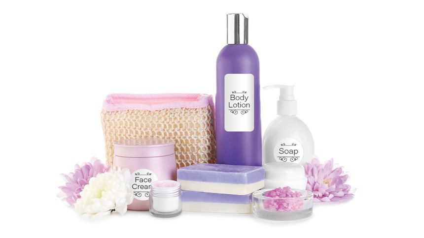 Contenitori per cosmetici con etichette adesive personalizzate rettangolari e rotonde.